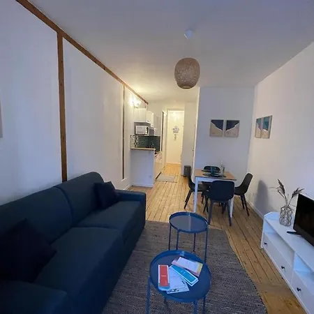 Le « blanc Bleu »-charmant 2 Pieces /3 Min Gare Apartment *